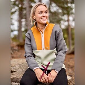 Norwegian brand: Kari Traa Sanne Long Sleeve (no drawstring)